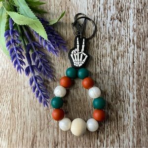Fingerlet Skull Artisan Silicone Beaded Handcrafted Keychain Bracelet Gift Key